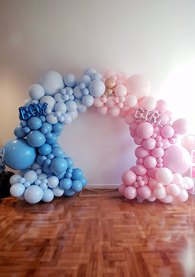 Gender reveal balloons arch in round hoop